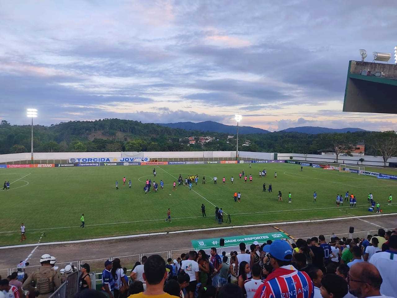 Camacã: Estádio Ribeirão recebe um grande público e o Itabuna vence o Bahia por 4x0